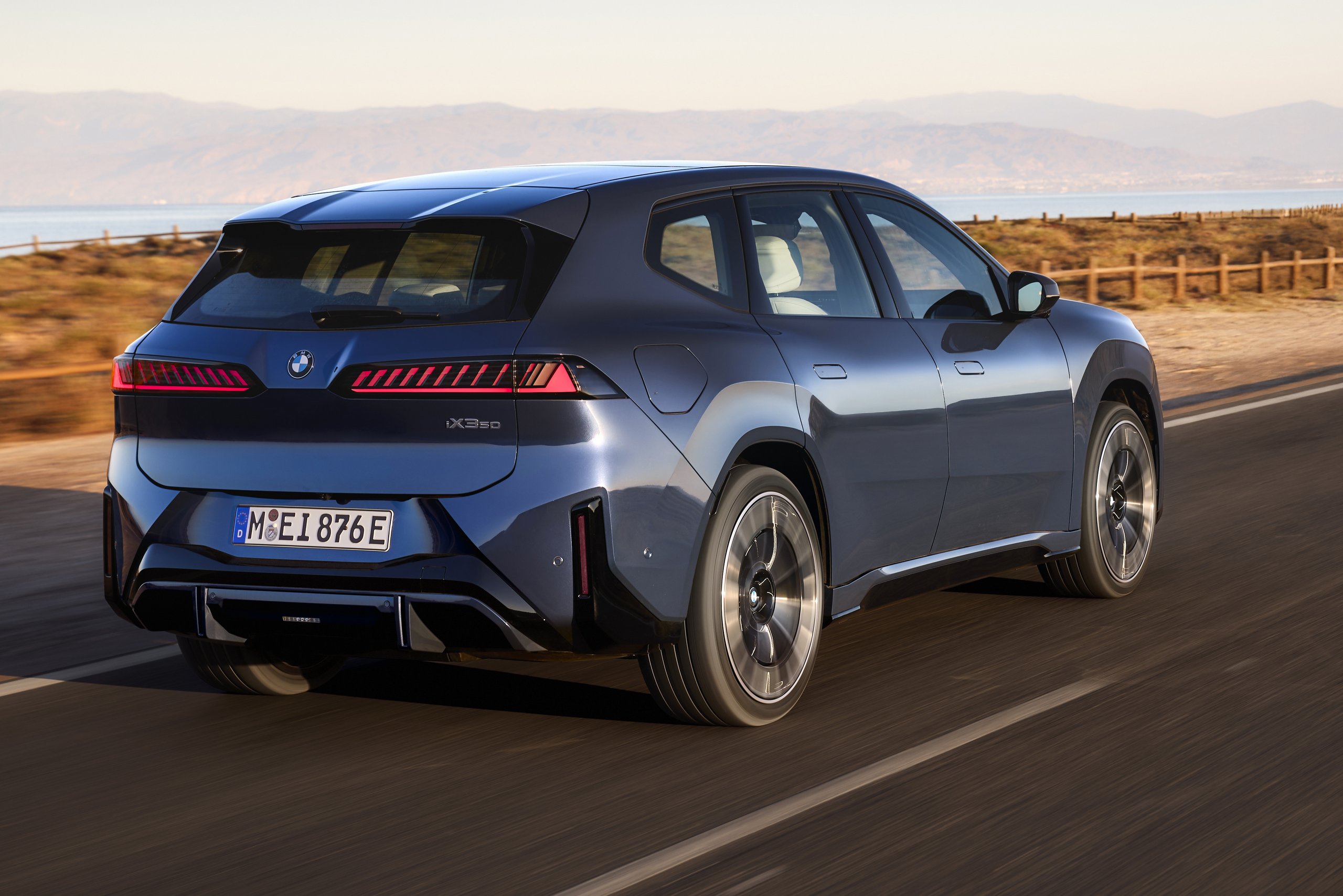 p90615618_highres_the-new-bmw-ix3-50-x | Vezess