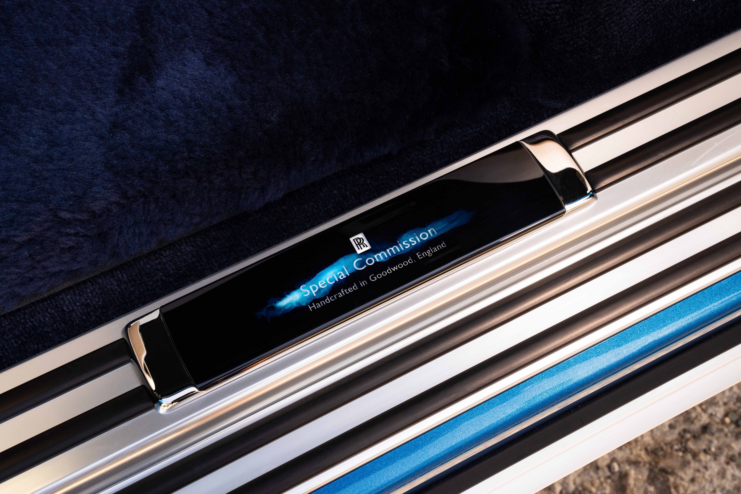 p90648604_highres_rolls-royce-presents | Vezess