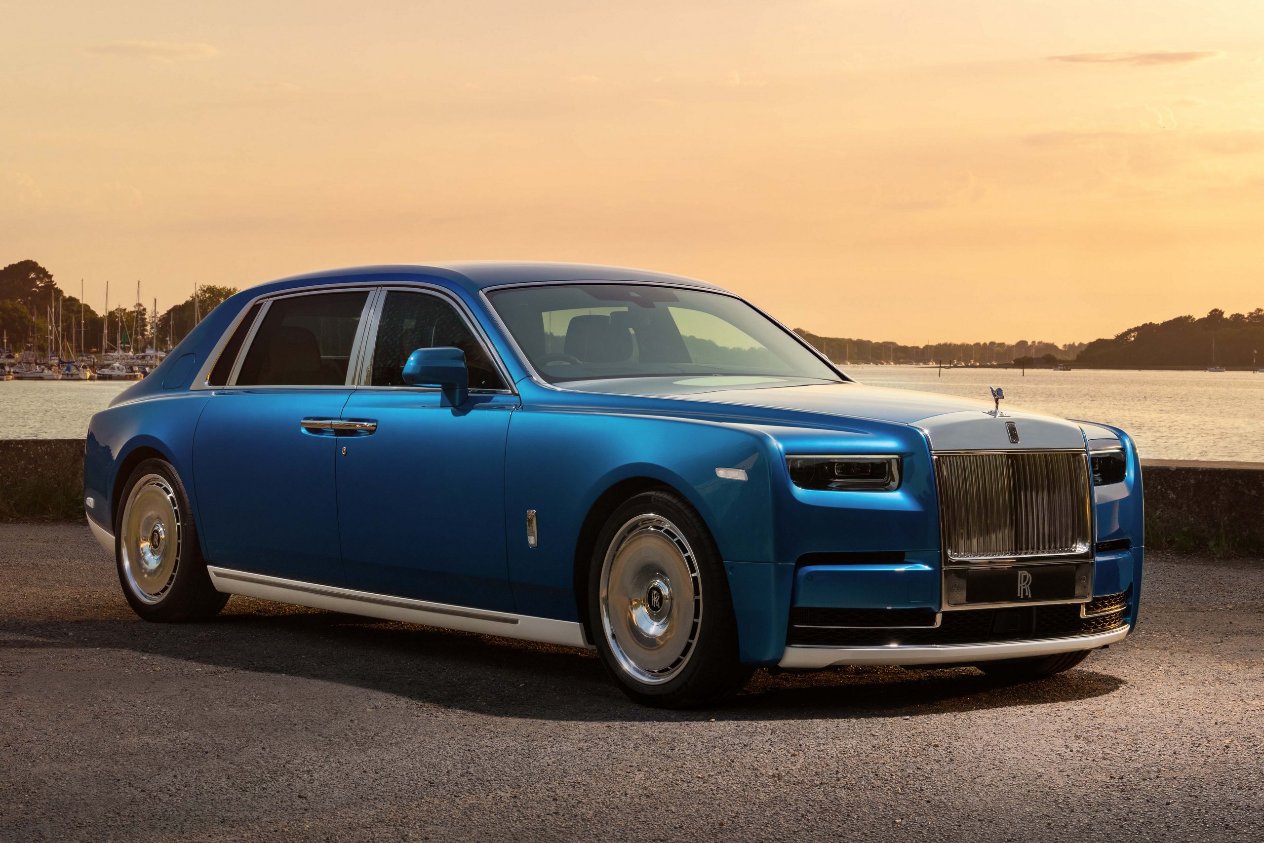 p90648606_highres_rolls-royce-presents | Vezess