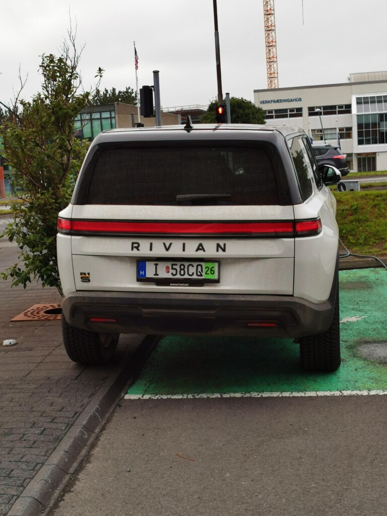 Szokatlan autó még szokatlanabb helyen, magyar rendszámmal 1