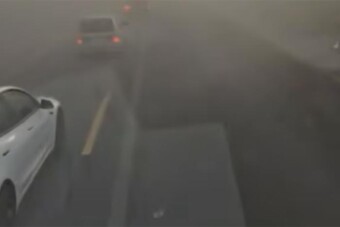 Videón az M1-esen tomboló félelmetes porvihar