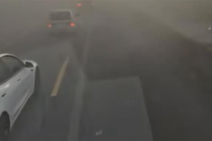 Videón az M1-esen tomboló félelmetes porvihar