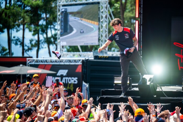 Figyelheti a Red Bull, de a Ferrariba ülne az F1-pilóta 1