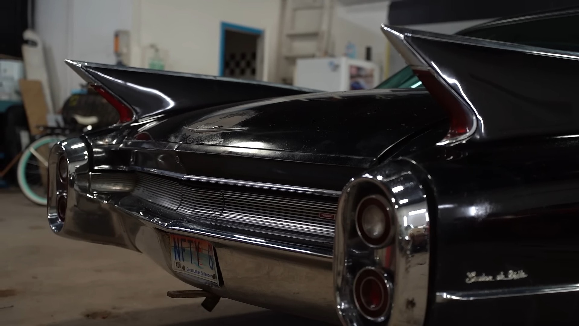 survivor-1960-cadillac-deville-double-retirement-gift-sat-for-over-25-years-finally-gets-a-wash_66 | Vezess