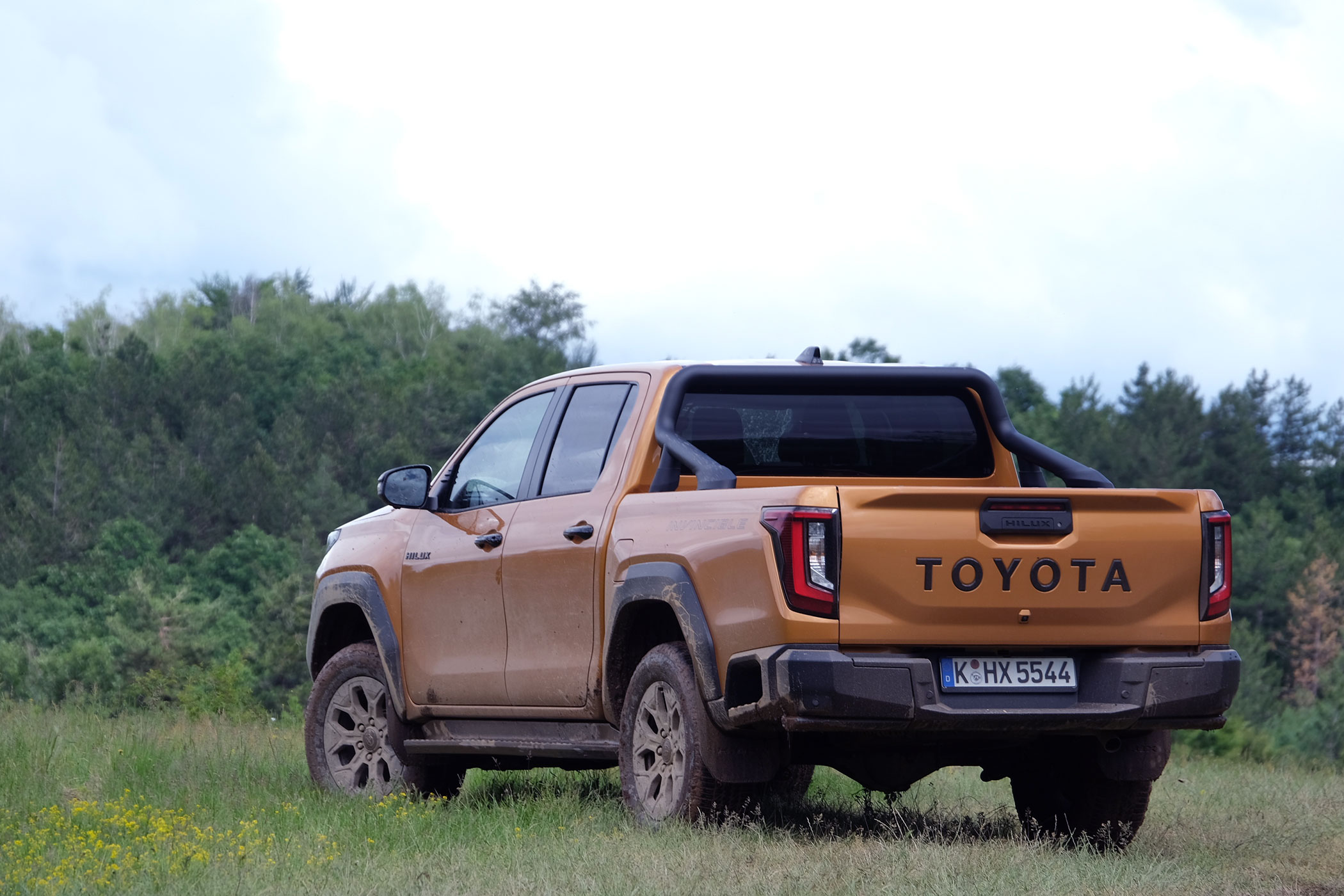 toyotahilux_kulsok-2 | Vezess