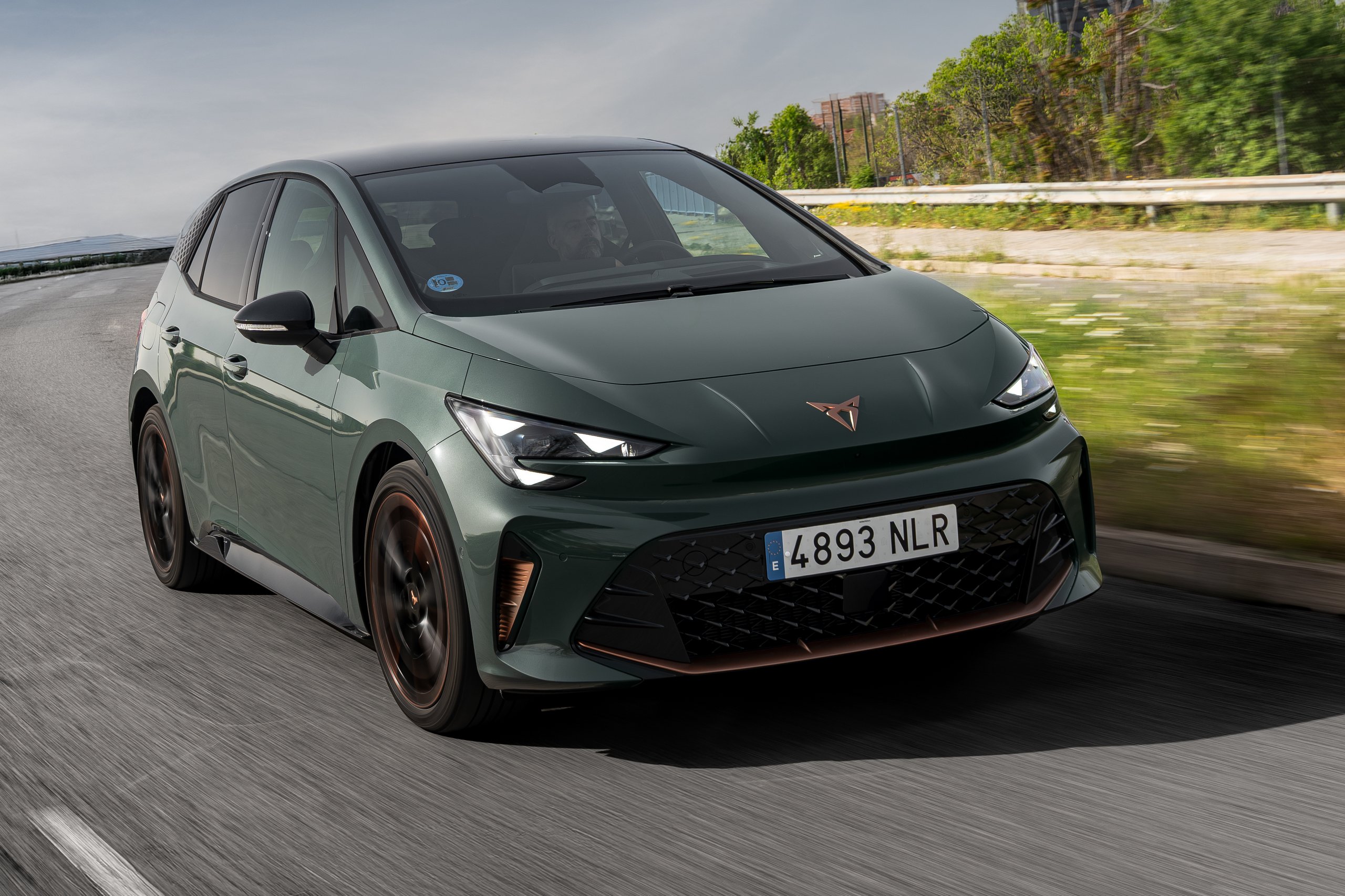 007_the-new-cupra-born-hits-the-roads-with-pure-electric-performance__hq | Vezess
