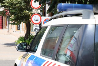 Szétcsaptak a rolleresek között a kaposvári rendőrök
