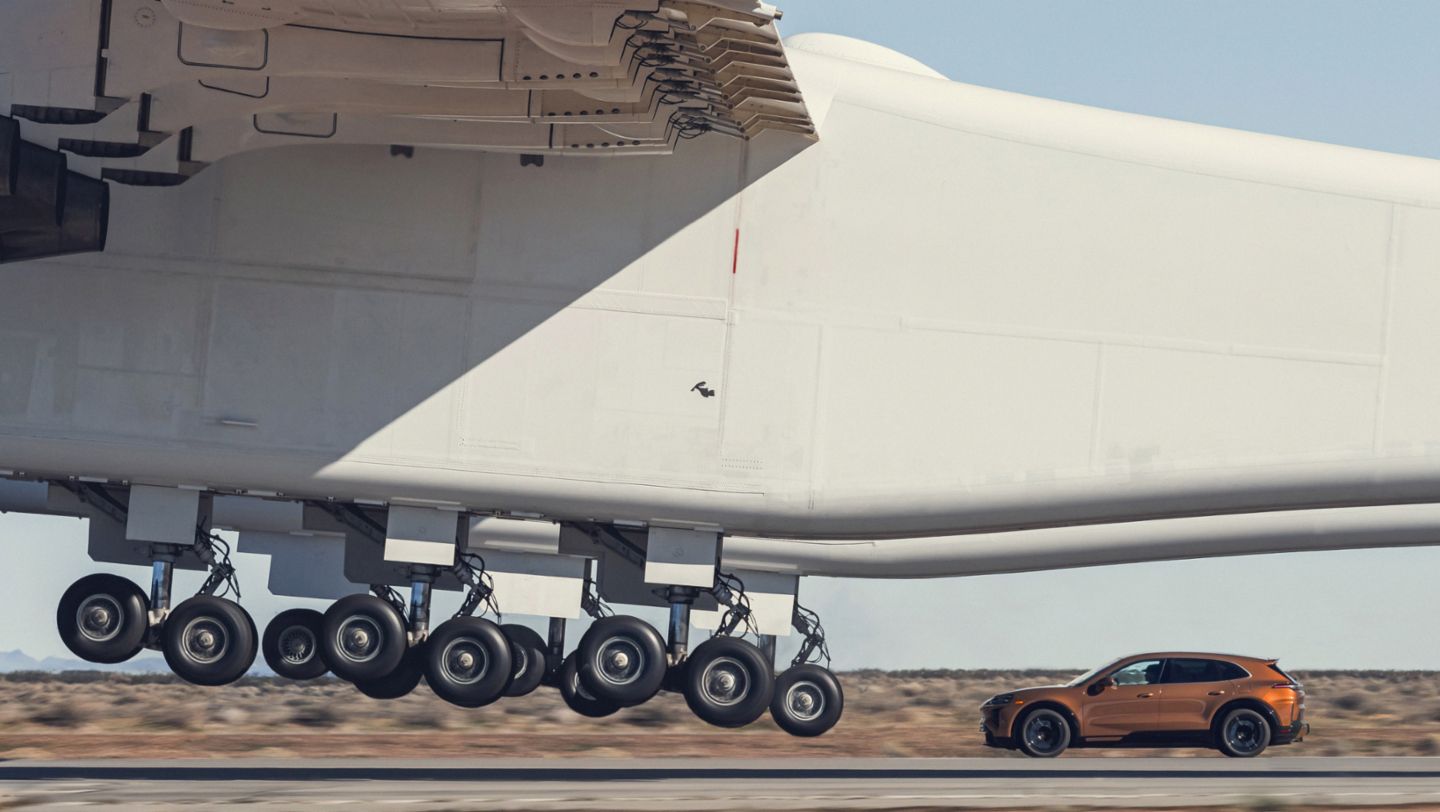 2025_pcna_stratolaunch_porsche_cayenne_electric_mu_003_dsc04602a | Vezess