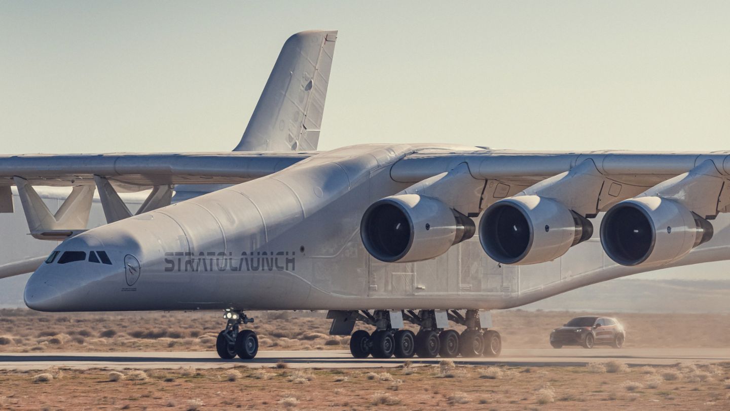 2025_pcna_stratolaunch_porsche_cayenne_electric_mu_026_dsc03627 | Vezess