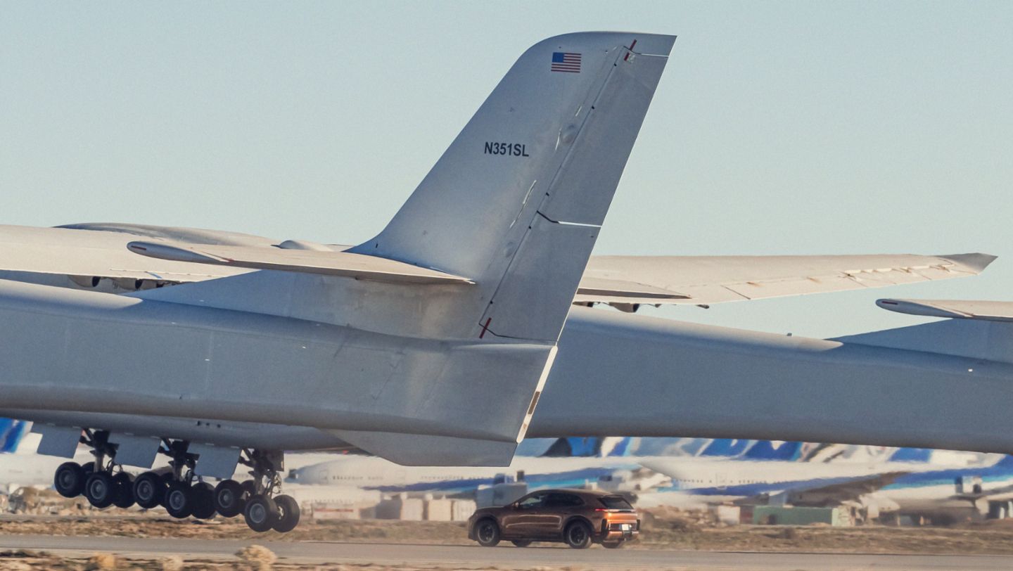 2025_pcna_stratolaunch_porsche_cayenne_electric_mu_027_dsc03111 | Vezess