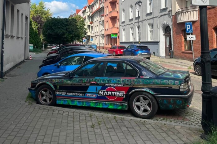 Hallani a bazári BMW segélykiáltását: azt kéri, valaki mentese meg 1 Hallani a bazári BMW segélykiáltását: azt kéri, valaki mentese meg 1