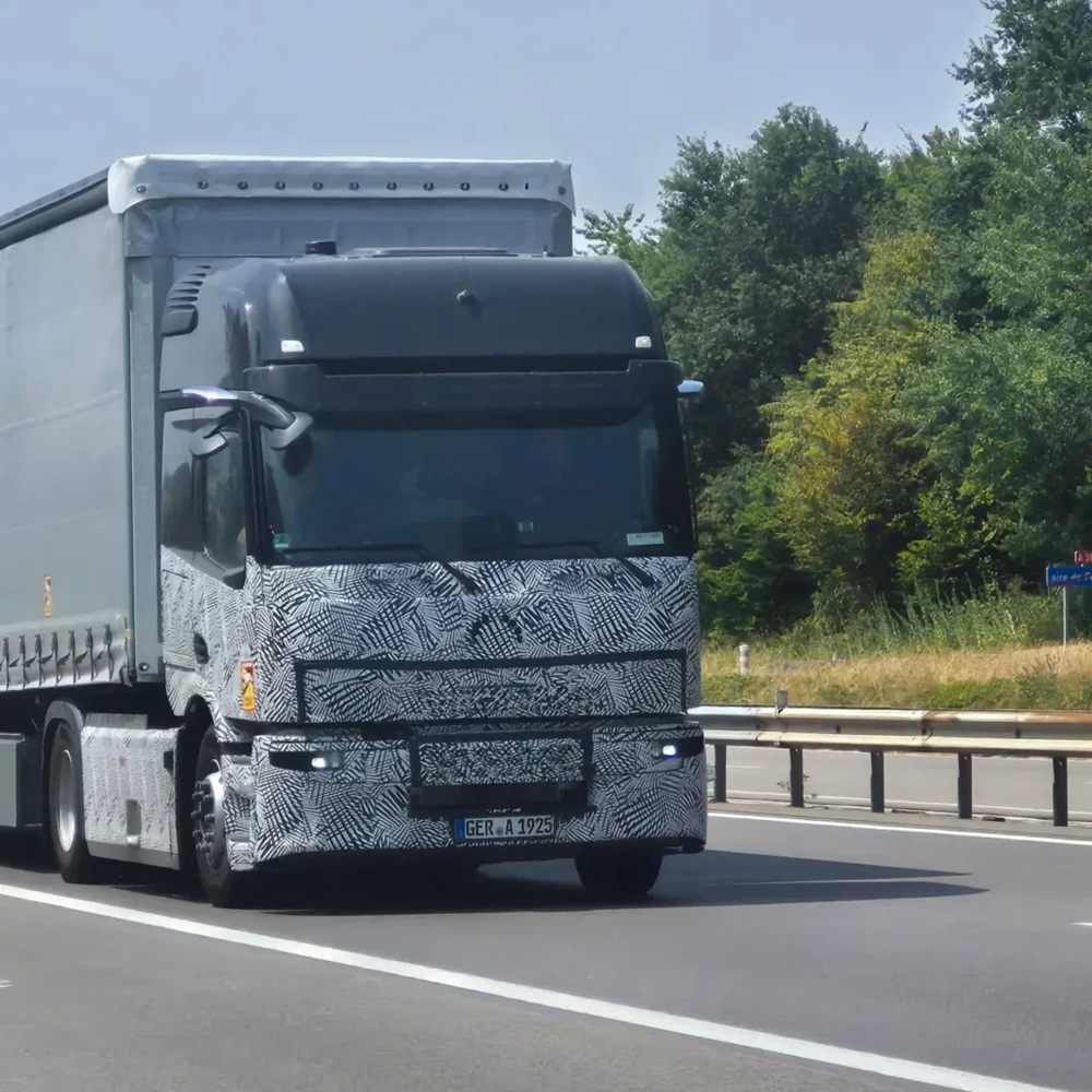Rejtélyes álcázott kamiont kaptak lencsevégre 1 Rejtélyes álcázott kamiont kaptak lencsevégre 1