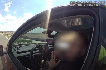 Nem fogod elhinni kit hibáztatott a Tesla sofőr a gyorshajtásért