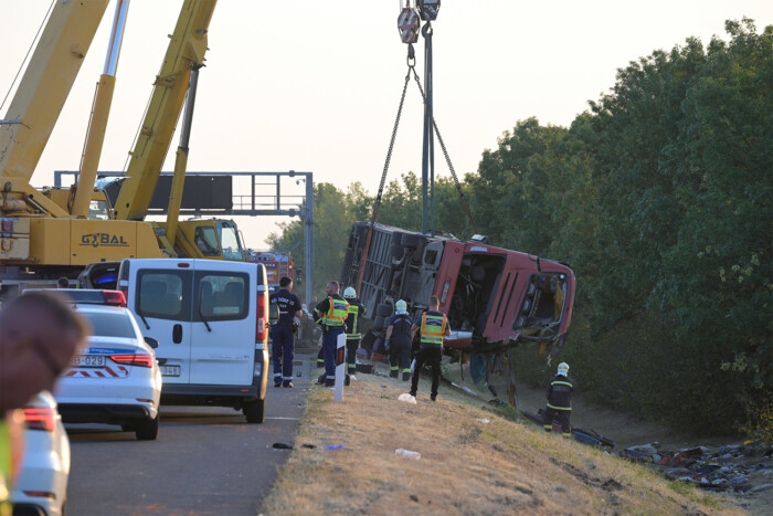 Több halálos áldozata van az M3-as autópályán vasárnap hajnalban történt buszbalesetnek 1 Több halálos áldozata van az M3-as autópályán vasárnap hajnalban történt buszbalesetnek 1
