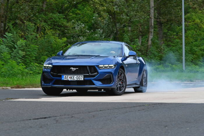 Ennyit fogyaszt a V8, ha rendesen rúgod 8 Ennyit fogyaszt a V8, ha rendesen rúgod 8