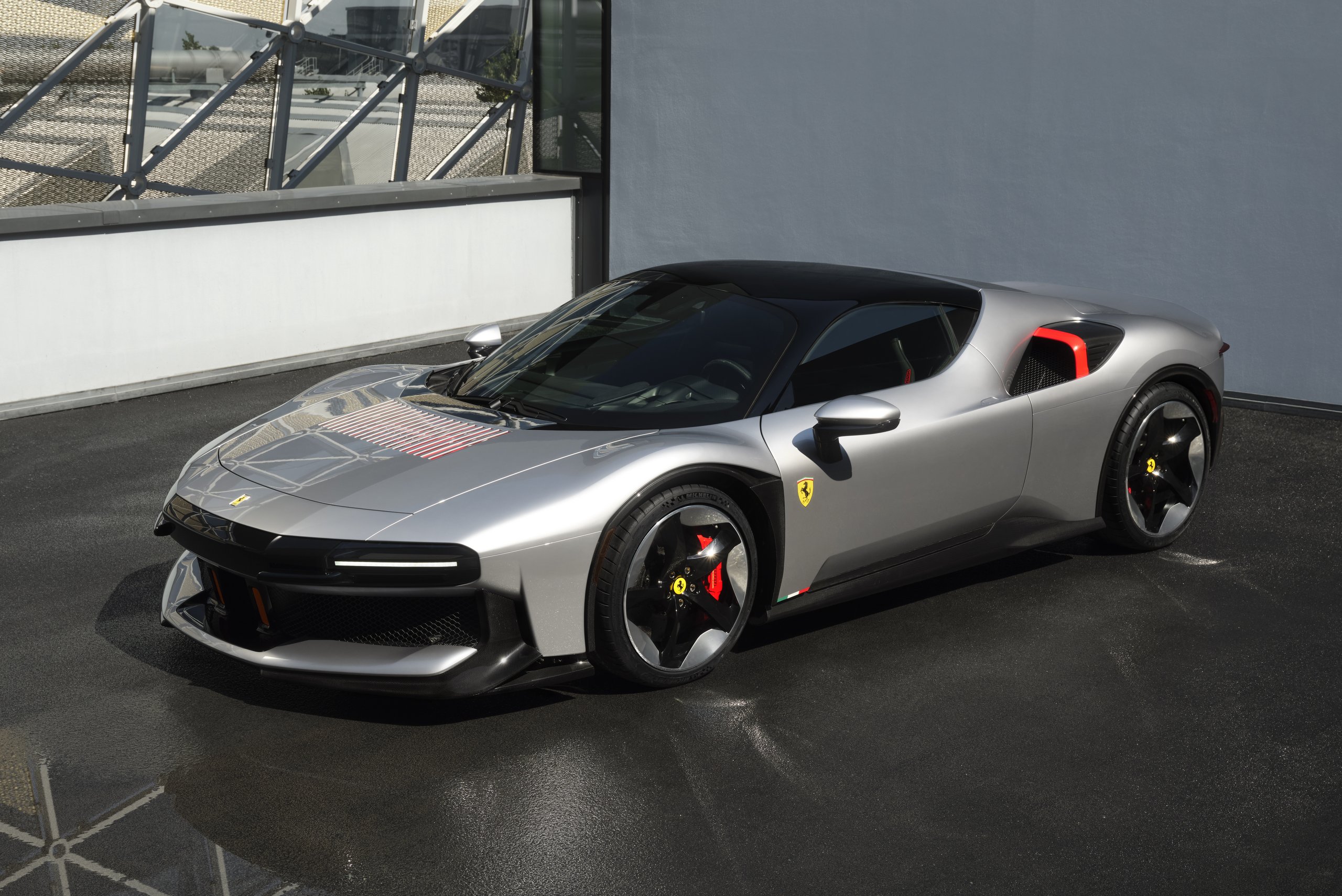 ferrari_cz26_20260814_pic_06_c7ba5a71-f435-46a3-abf4-f15a1d2c5867 | Vezess