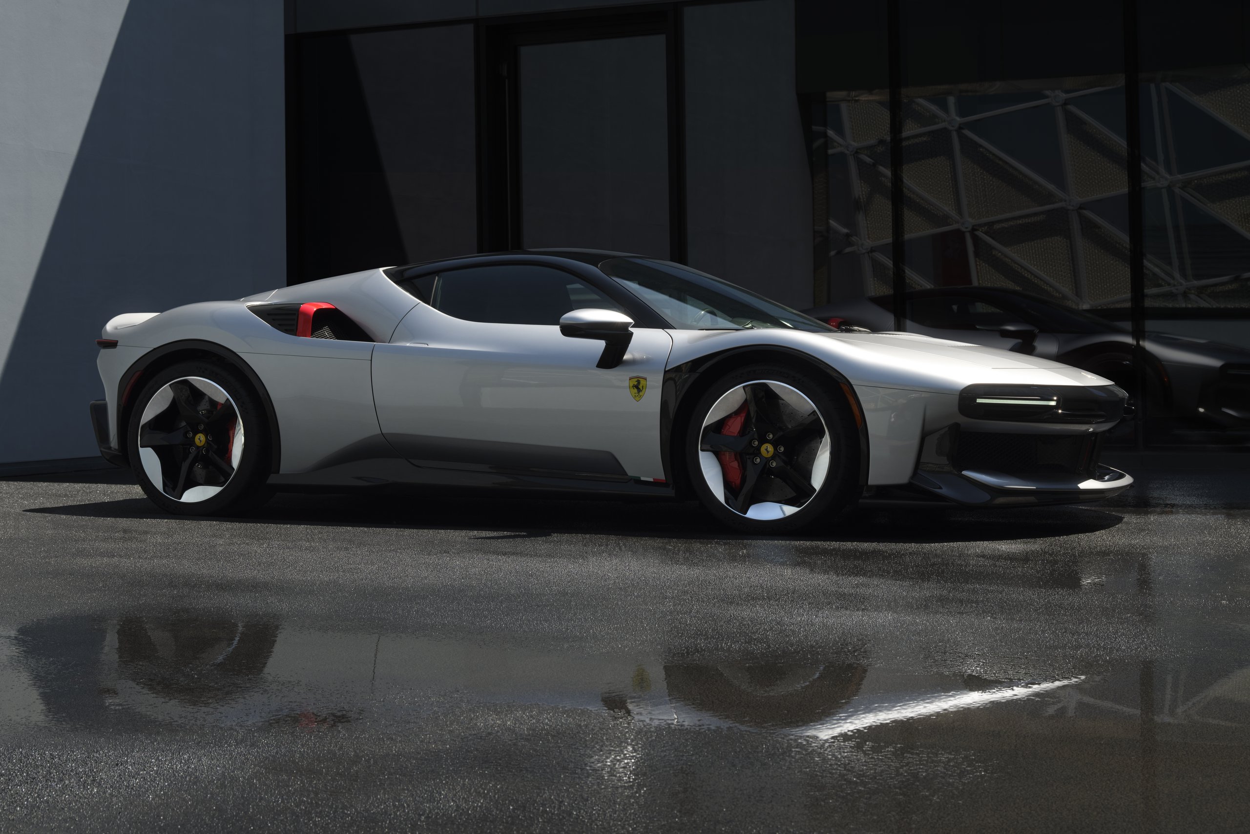 ferrari_cz26_20260814_pic_08_b760c11d-24b3-4e4e-a105-af77f2147930 | Vezess