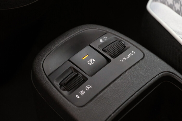 Parkolás automatával: nem mindegy, hogy előbb a P fokozatot vagy a kéziféket használjuk 2 Parkolás automatával: nem mindegy, hogy előbb a P fokozatot vagy a kéziféket használjuk 2