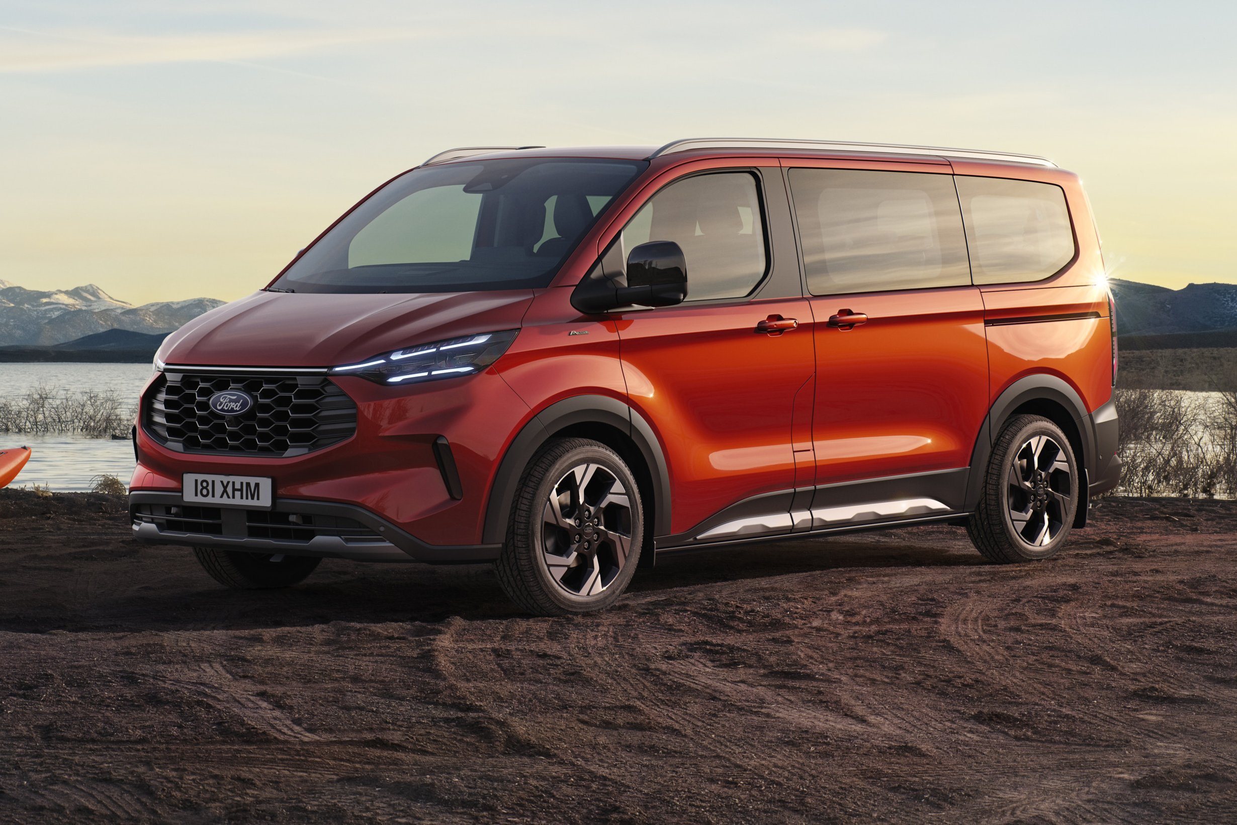 Ford Pro Reveals All-Electric E-Tourneo Custom Multi-Activity Ve | Vezess