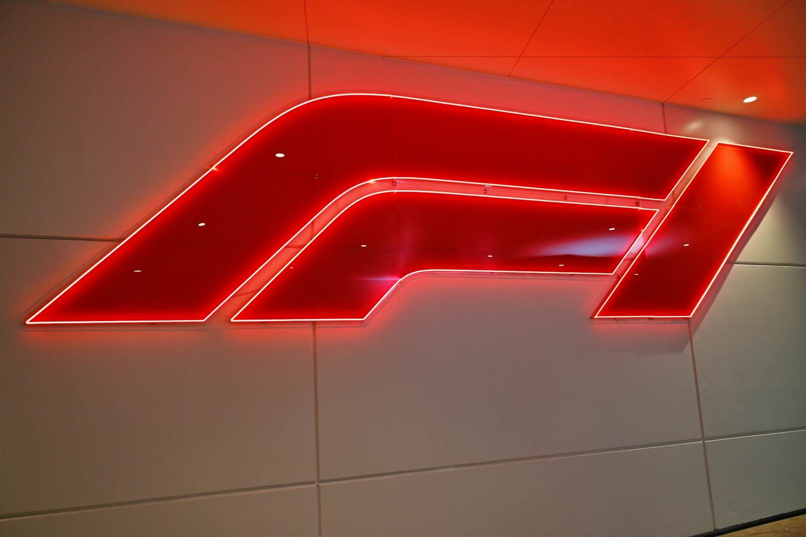 Sorban állnak az országok az F1-futamokért