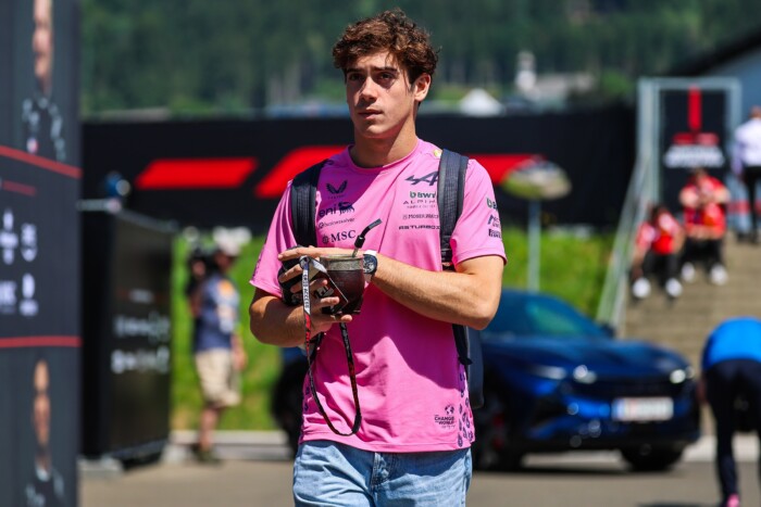 Felnyomták a kocsiját, mindenét elvitték az F1-pilótának 1 Felnyomták a kocsiját, mindenét elvitték az F1-pilótának 1