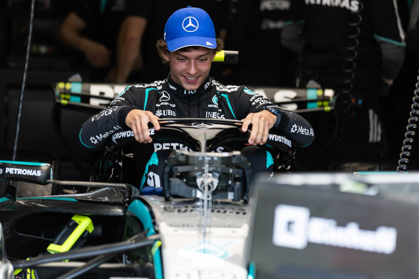 Antonelli szárnyalt, Verstappen sehol a hazai pályán