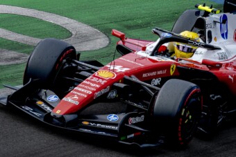 A Ferrarit kritizálta Hamilton, a Mercedesszel példálózott