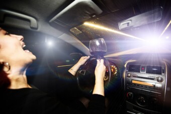 8 éves gyereke jelentette fel a részegen vezető anyját