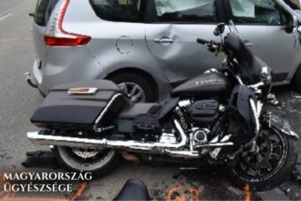 Esélyt sem adott a motorosnak a részeg autós