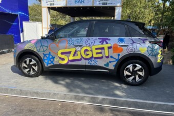 Azonnal leakciózták a legolcsóbb kis villanyautó, itt a hazai ára, a Szigeten mutatták be