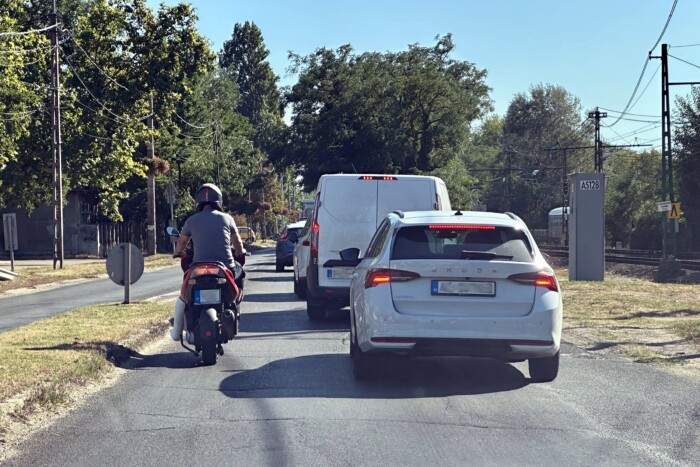Hős vagy hülye? Gipszelt lábbal motorozott Dunaharasztiban 2 Hős vagy hülye? Gipszelt lábbal motorozott Dunaharasztiban 2