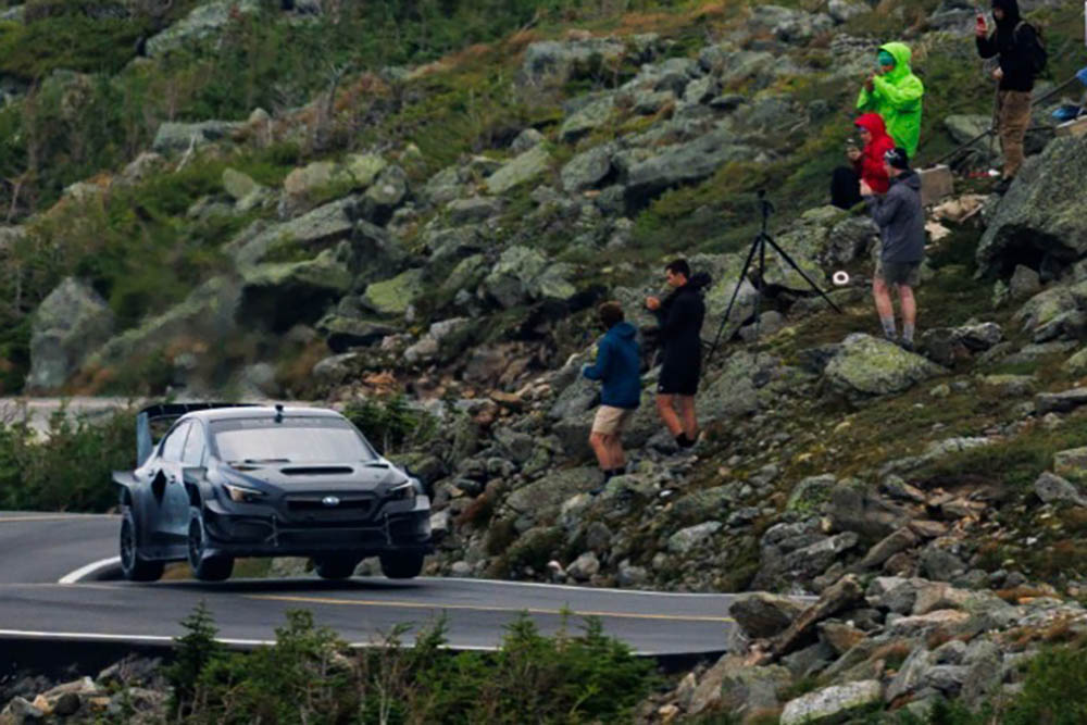 Újabb rekordot zsebelt be a brutális éjfekete Subaru