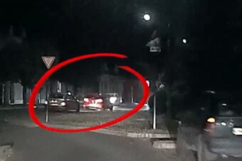 Videó: a rendőrök előtt indult a gyorsulási verseny, lebuktak