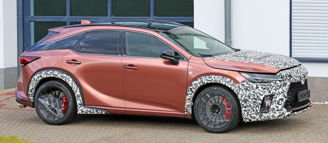 Jön a Lexus új szupersportkocsija… egy SUV!