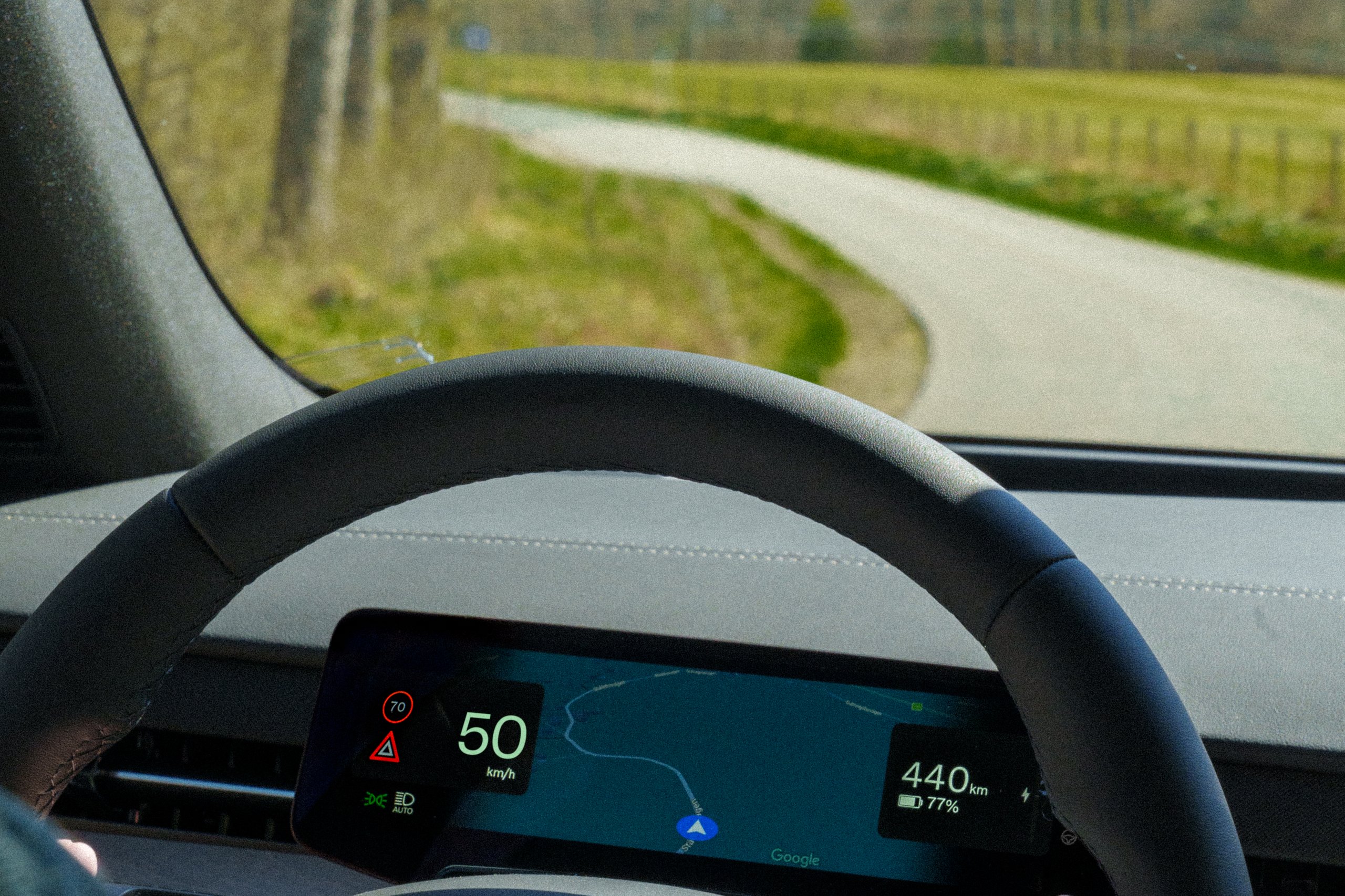 new-intelligent-safety-features-coming-to-volvo-ex60-ex90-and-es904 | Vezess