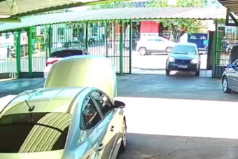 Ennél valószínűtlenebb végeredményt nehéz elképzelni egy közúti balesetnél