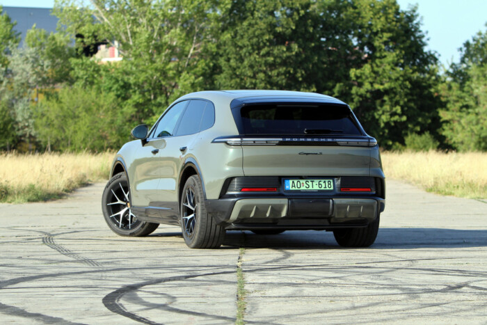 Sátáni ez a SUV, mégis lehet imádni 29