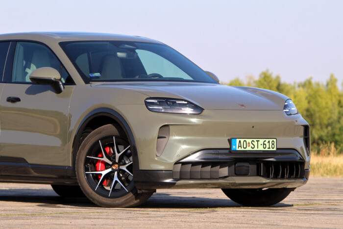 Sátáni ez a SUV, mégis lehet imádni 27