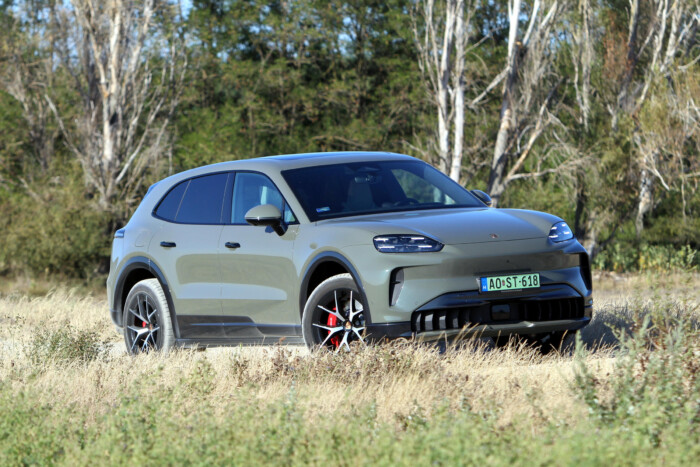 Sátáni ez a SUV, mégis lehet imádni 25