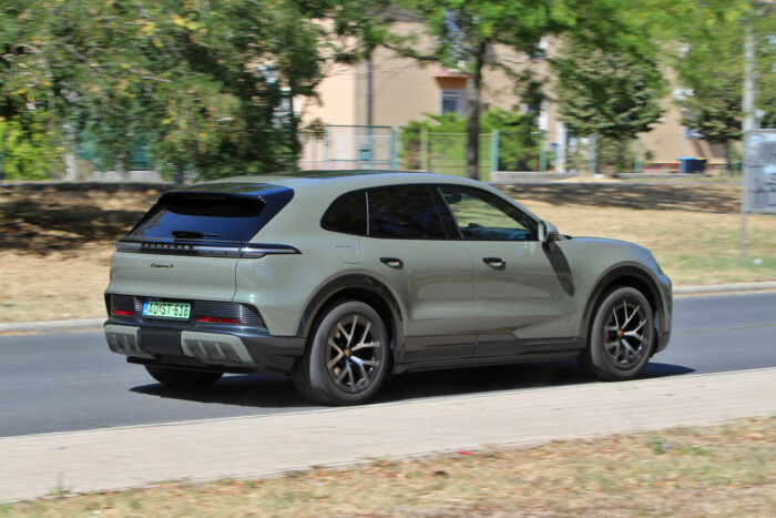 Sátáni ez a SUV, mégis lehet imádni 24