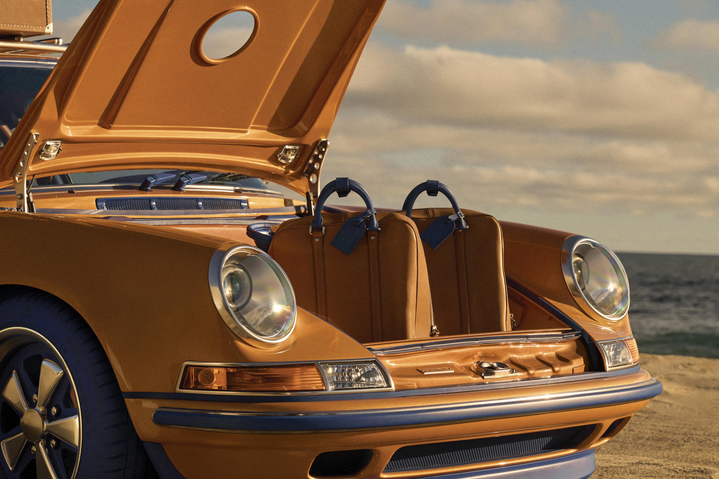 porsche_911_reimagined_by_singer_-_classic_-_16 | Vezess