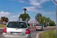 Elképesztő hülyeséget csináltak, miután kifogyott a benzinük 1 Elképesztő hülyeséget csináltak, miután kifogyott a benzinük 1
