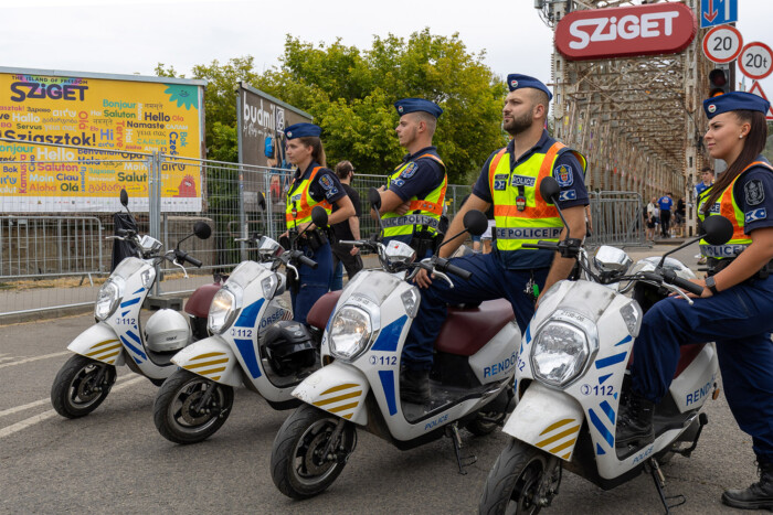 Olyan járművet vet be a rendőrség Budapesten, amilyet csak nagyon ritkán 2 Olyan járművet vet be a rendőrség Budapesten, amilyet csak nagyon ritkán 2