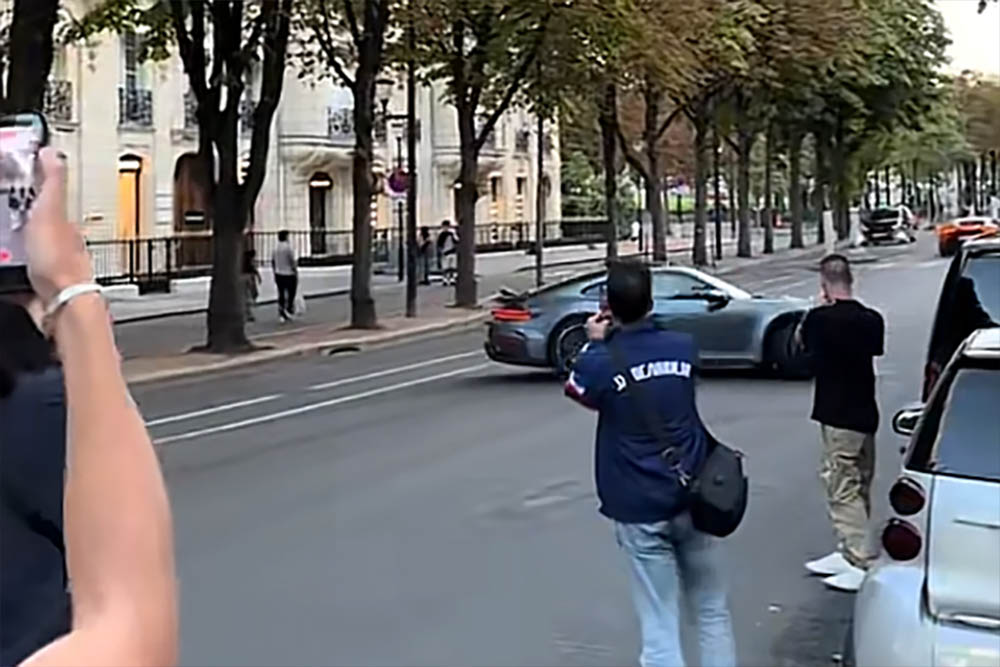 Több kamera vette a vagánykodó Porschés balesetét – így is elhajtott a helyszínről