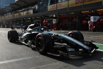 Autót tört az F1-éllovas a bakui időmérőn