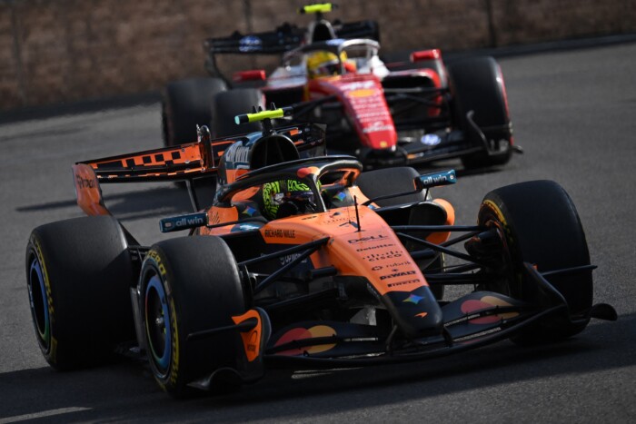 Tömegbaleset az F1-ben, a célvonalig csatáztak a győzelemért 8 Tömegbaleset az F1-ben, a célvonalig csatáztak a győzelemért 8