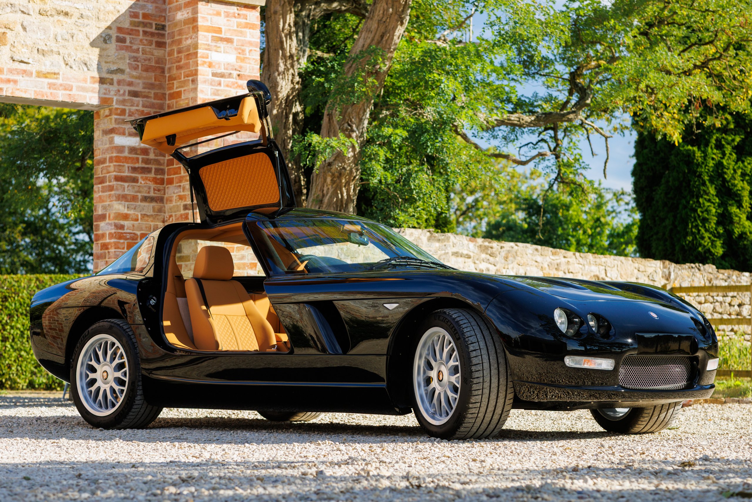 003-bristol-fighter-front-3_4-one-door-open | Vezess