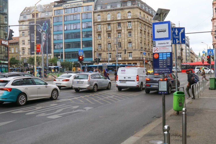Zseniális újítás jelenik meg a budapesti buszmegállókban 1 Zseniális újítás jelenik meg a budapesti buszmegállókban 1
