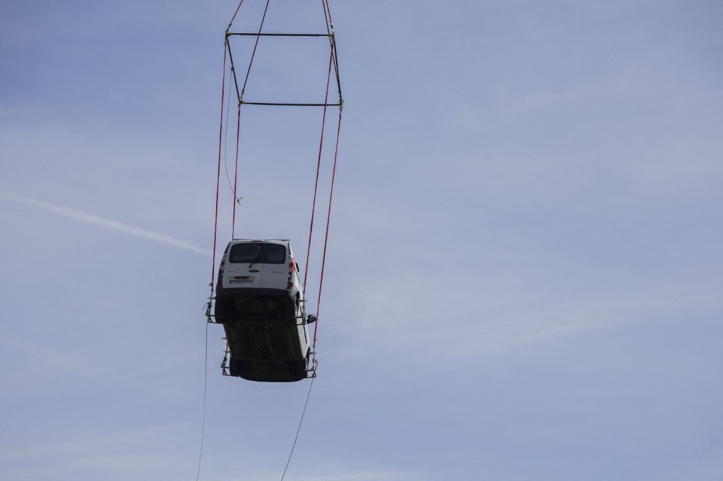 FRANCE-AILEFROIDE-PRE-DE-MADAME-CARLE-VEHICLE-EVACUATION-HELICOPTER | Vezess