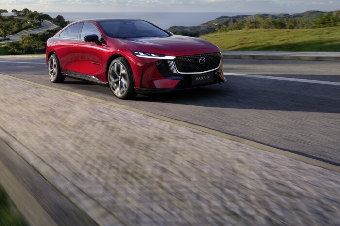 Átdolgozta zászlóshajó szedánját a Mazda 12 Átdolgozta zászlóshajó szedánját a Mazda 12